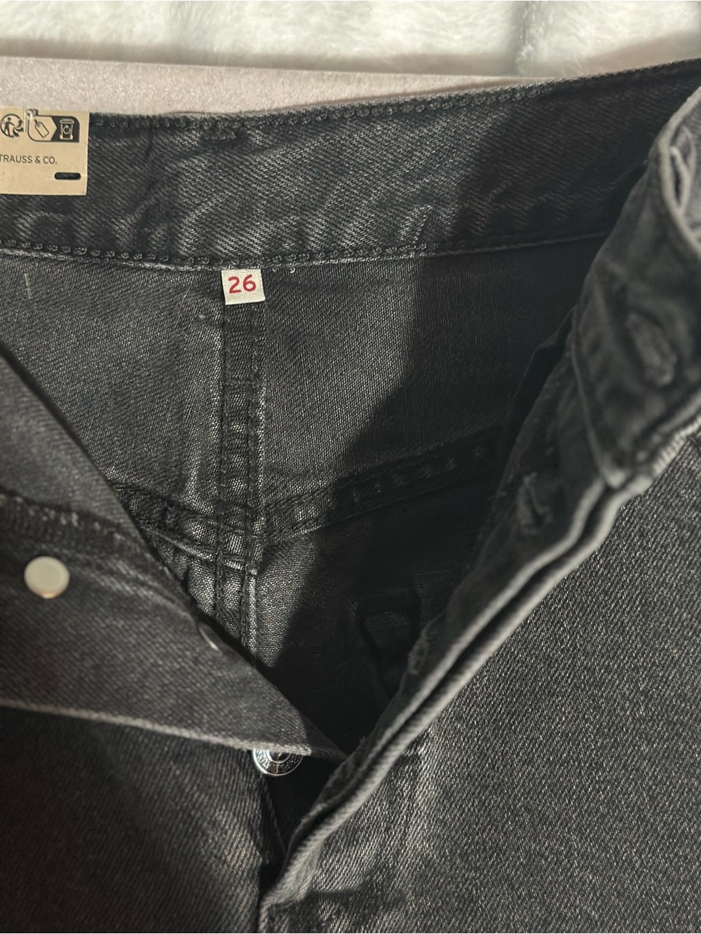Levi’s Denim Skirt w/side slit Size 26 (NWT) - Picture 5 of 5